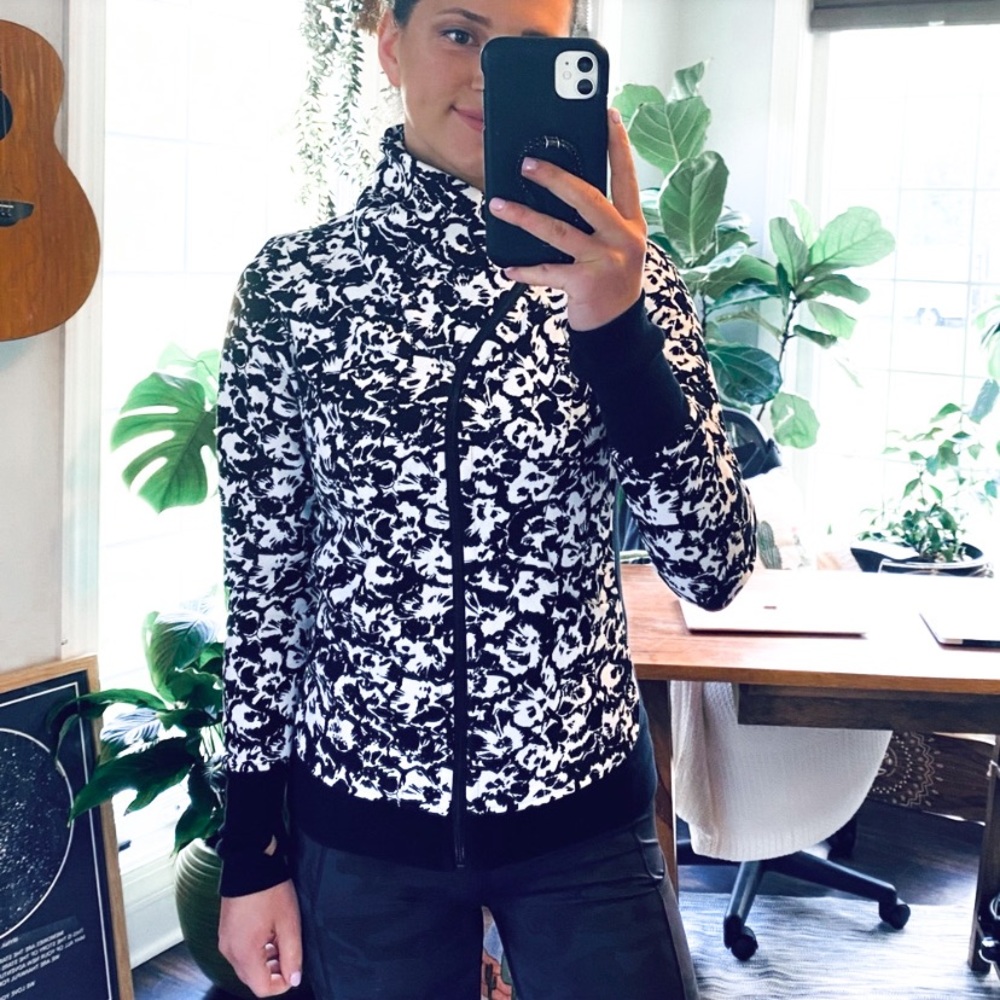 LULULEMON JACKET
